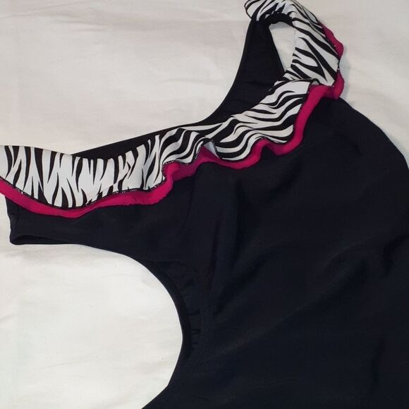 Capri Swim Monokini‎ One Shoulder Cutout Swimsuit - Picture 3 of 5